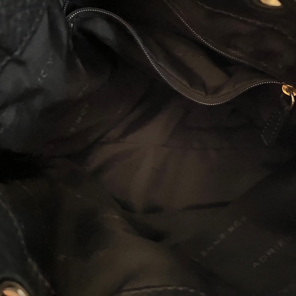 😍🌻 Bag by Adrienne Vittadini Black with pull strap closure - Picture 11 of 14
